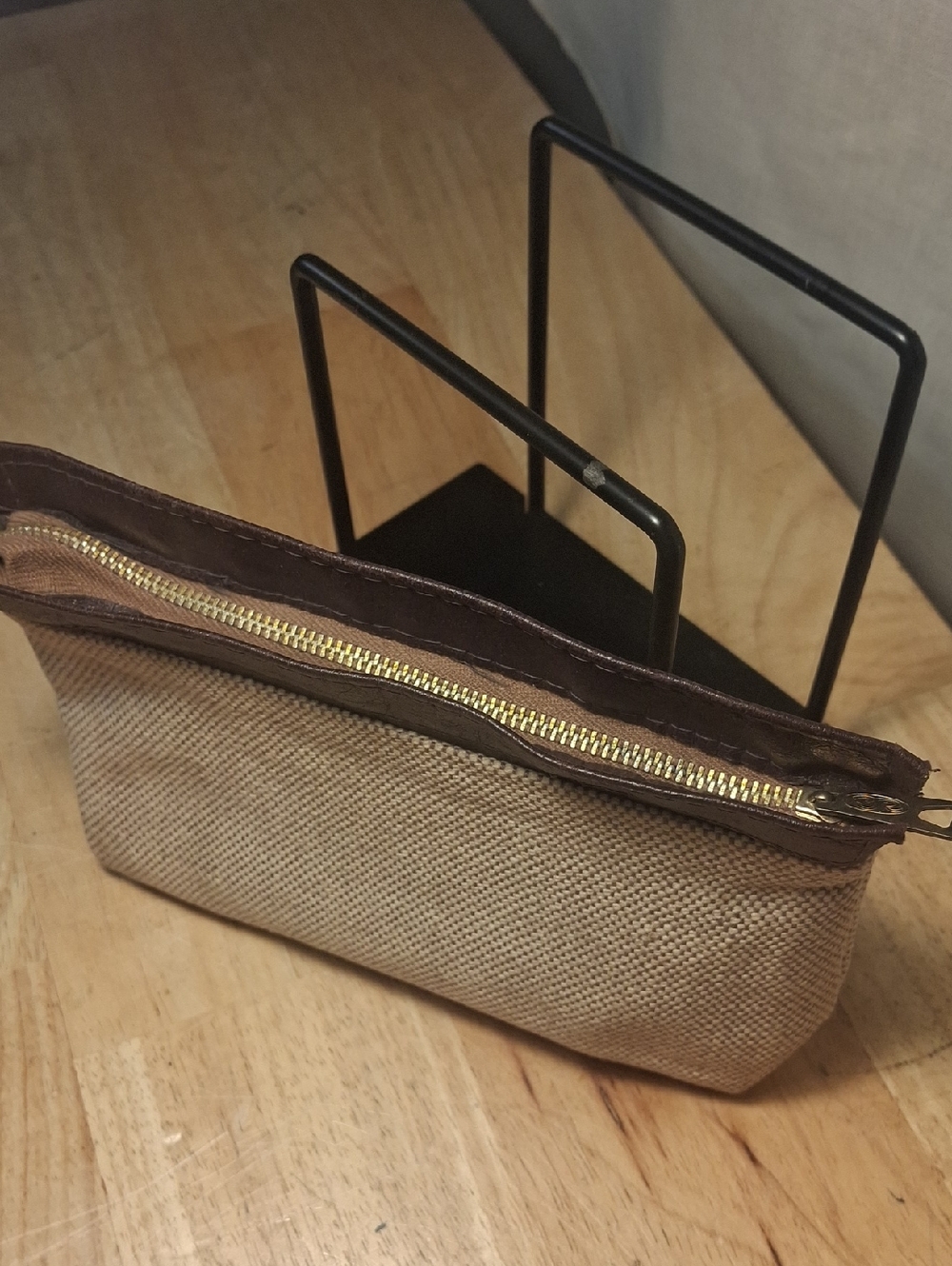vintage Oscar de la Renta Cream and Brown Signature Lined Pouch - Picture 5 of 9